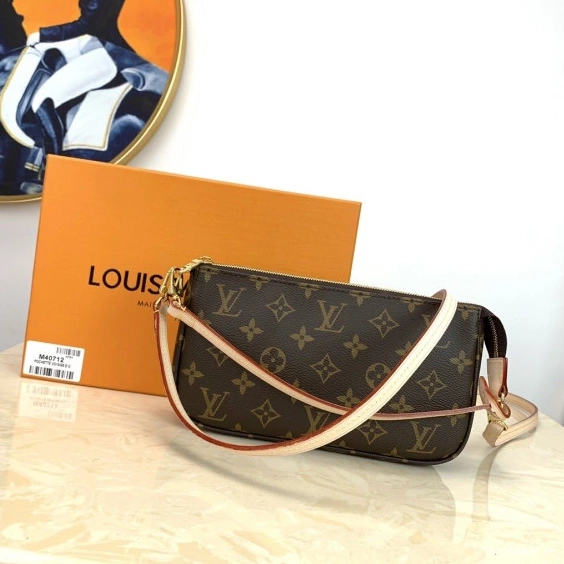 WIS POCHETTE Louis Vuitton ACCESSOIRES 0827